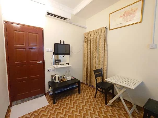 Standard Room (Balcony – East) 205 3