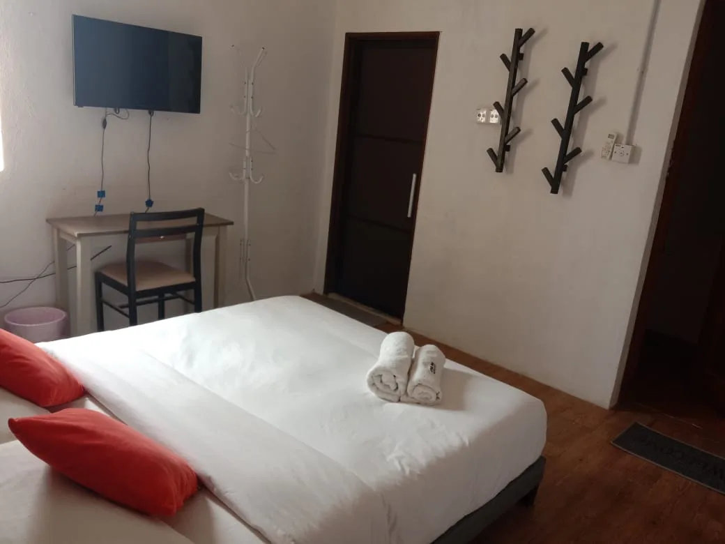 Standard Room (301) 2